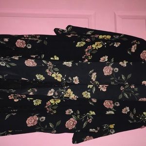 Flowered kimono with lace